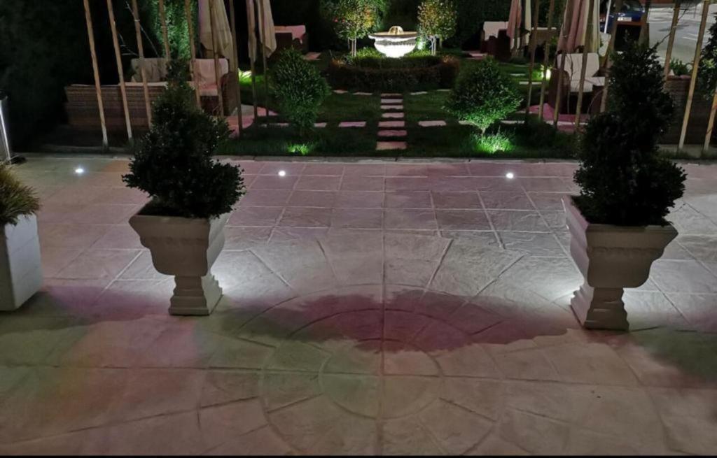 Hotel Ideall Podgorica Buitenkant foto