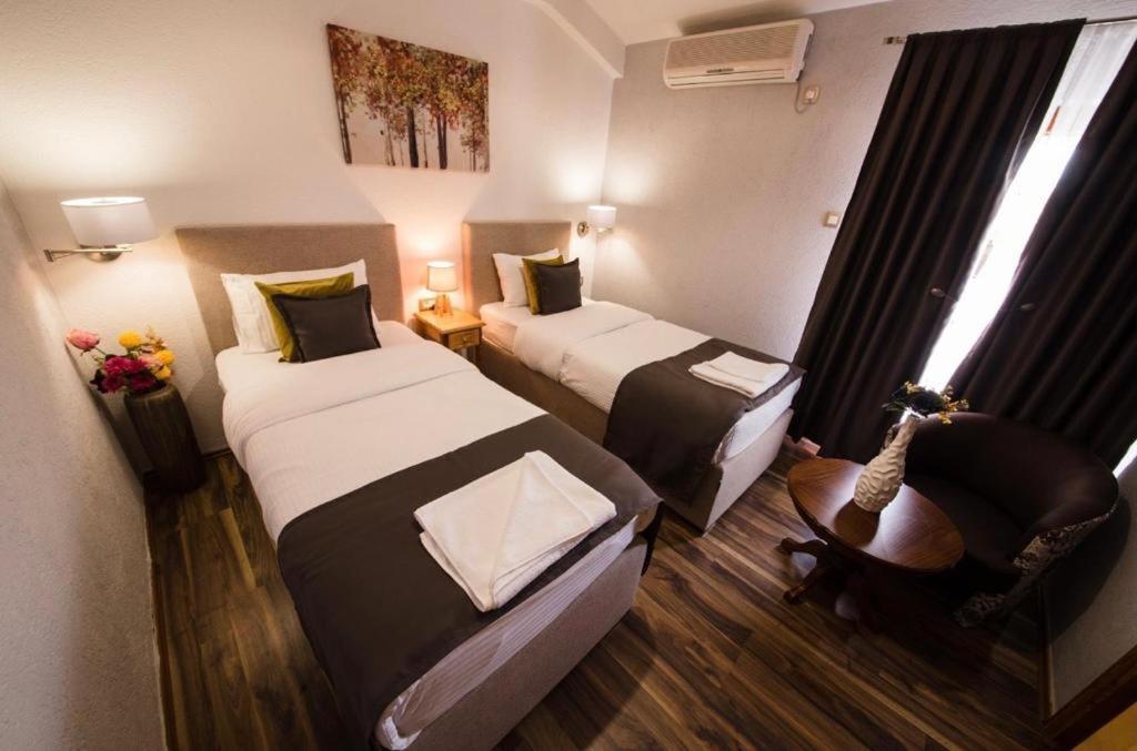 Hotel Ideall Podgorica Buitenkant foto