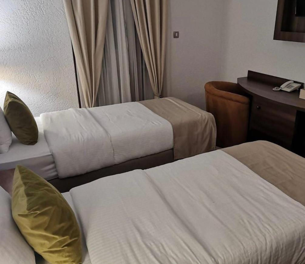 Hotel Ideall Podgorica Buitenkant foto