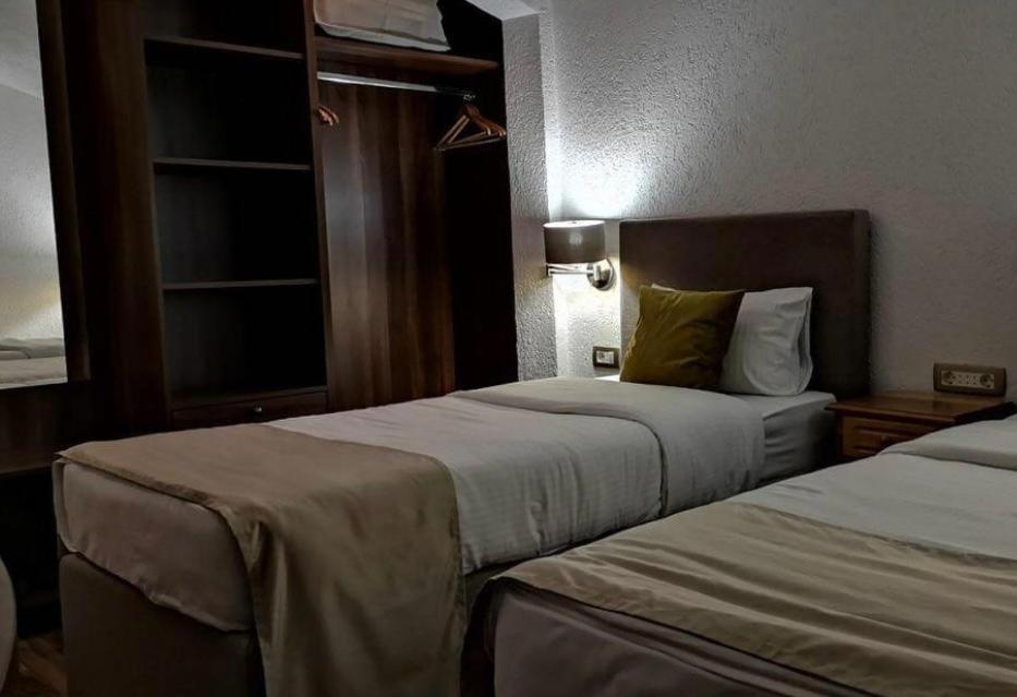 Hotel Ideall Podgorica Buitenkant foto