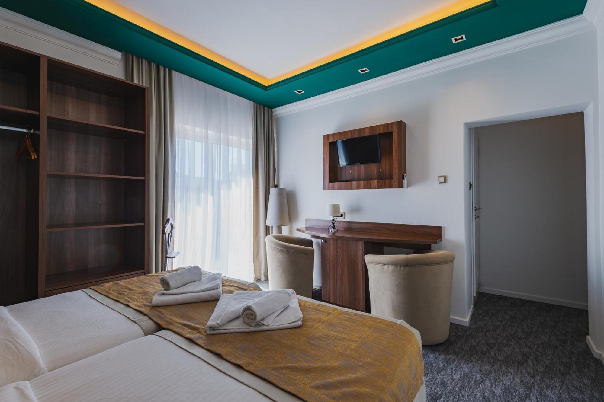 Hotel Ideall Podgorica Buitenkant foto