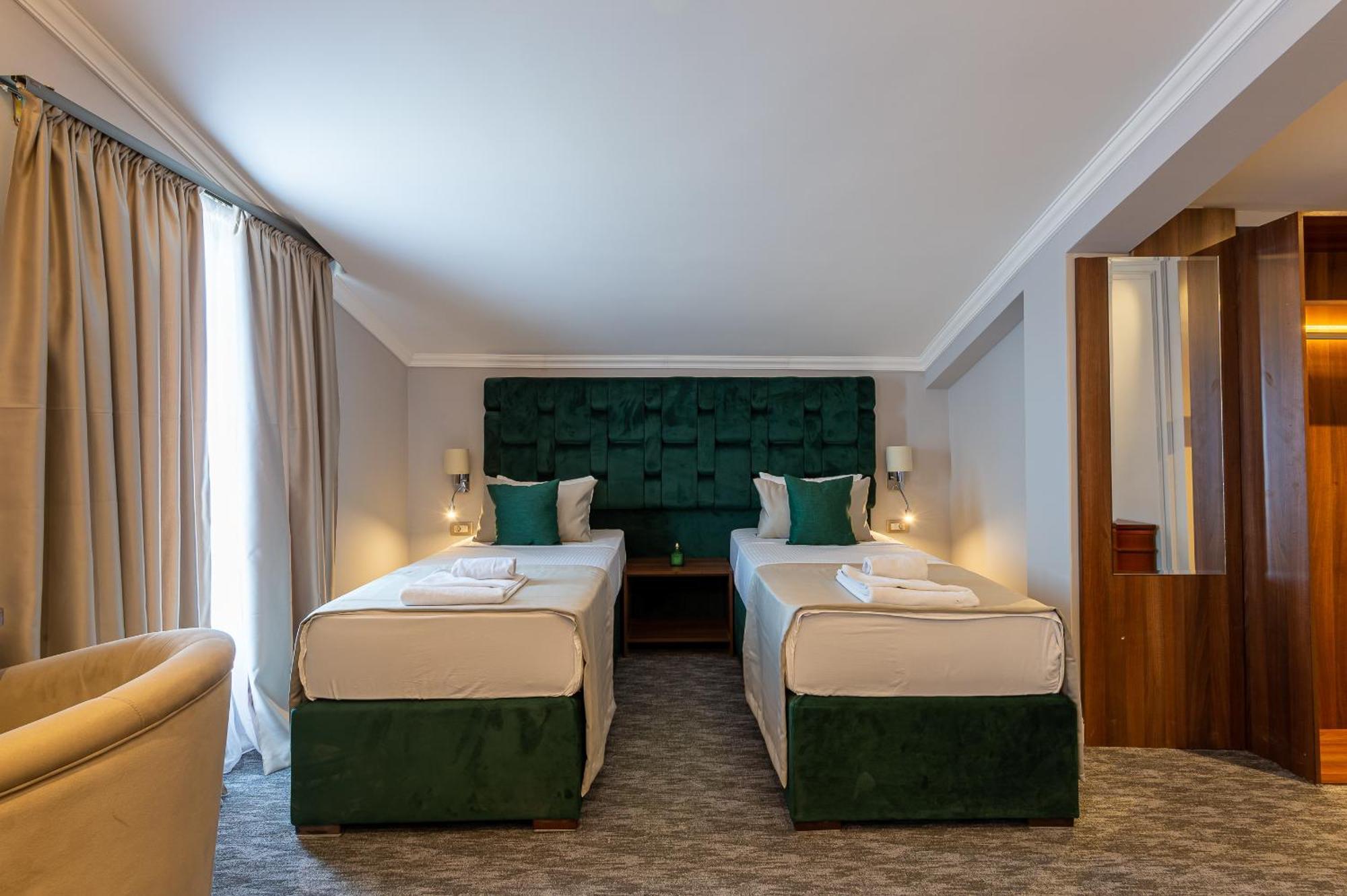 Hotel Ideall Podgorica Buitenkant foto