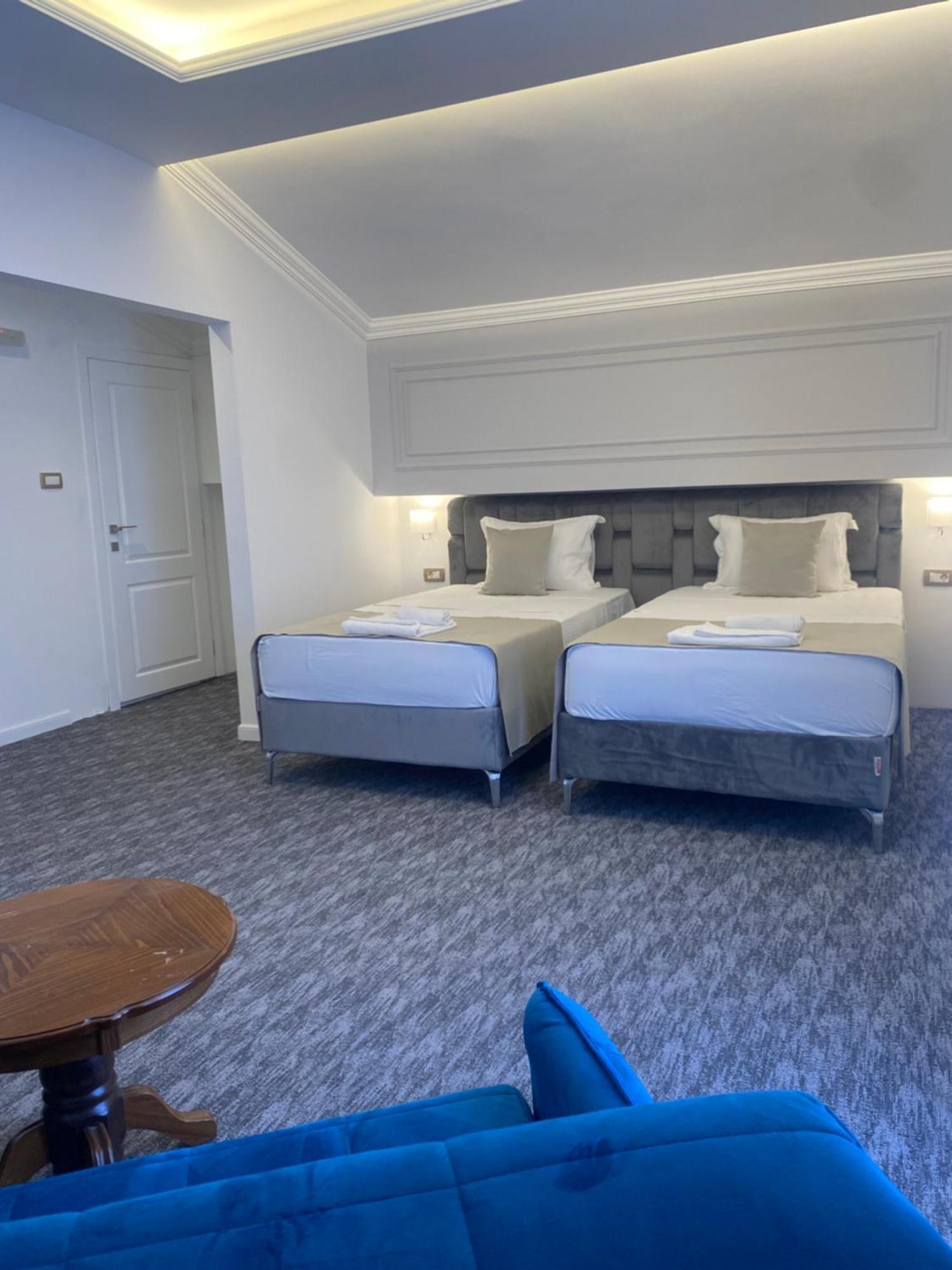 Hotel Ideall Podgorica Buitenkant foto