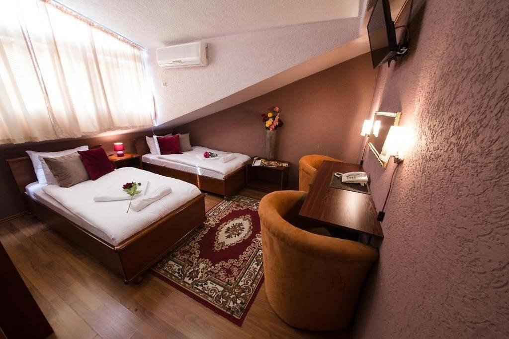 Hotel Ideall Podgorica Kamer foto