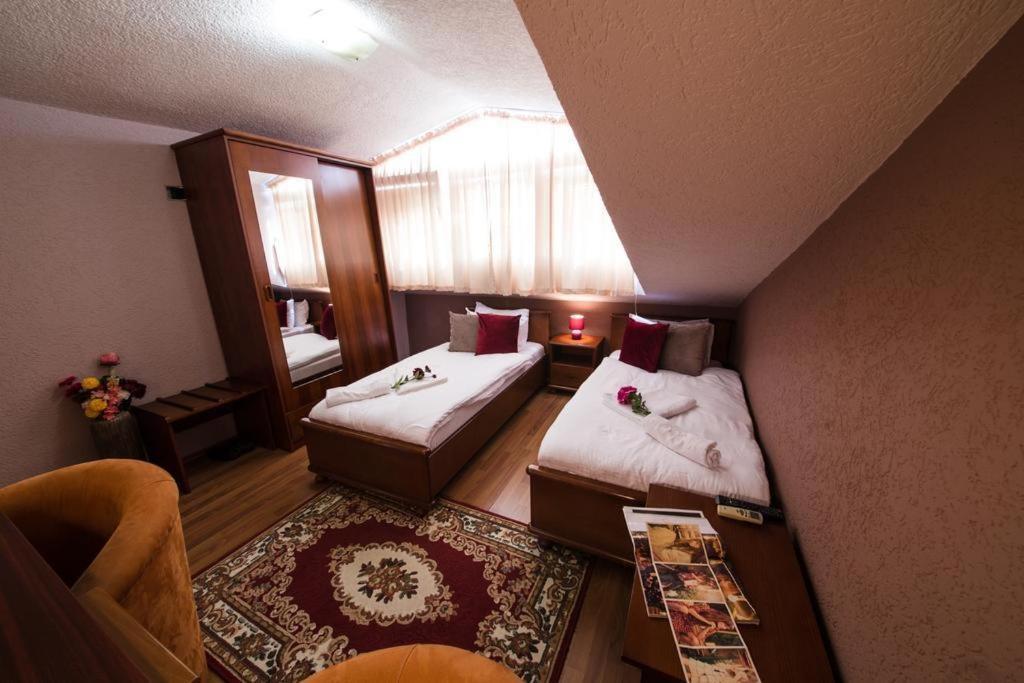 Hotel Ideall Podgorica Buitenkant foto