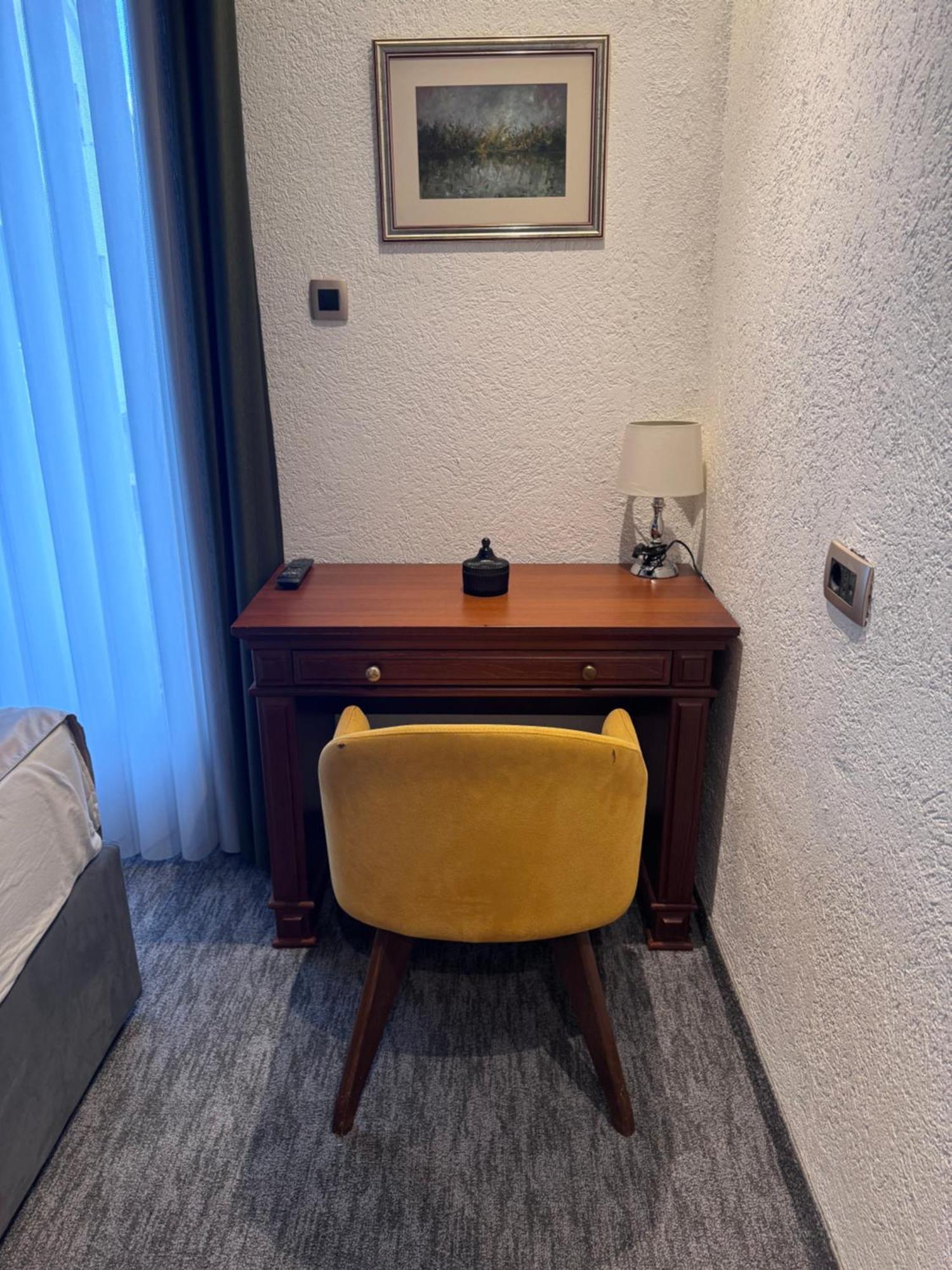 Hotel Ideall Podgorica Buitenkant foto