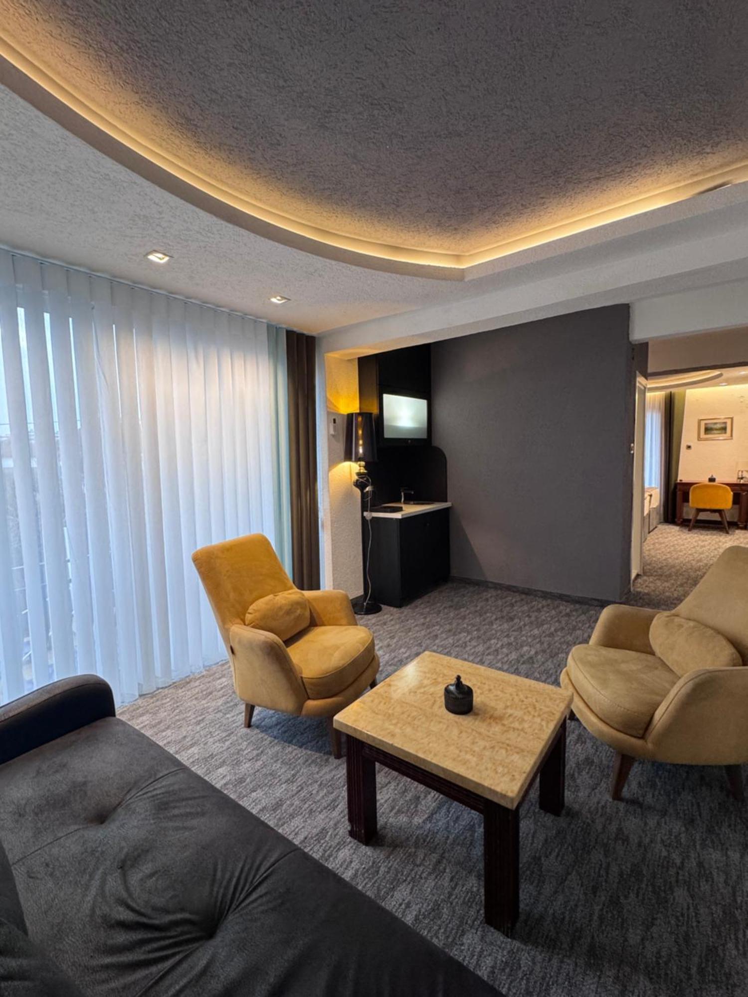 Hotel Ideall Podgorica Buitenkant foto