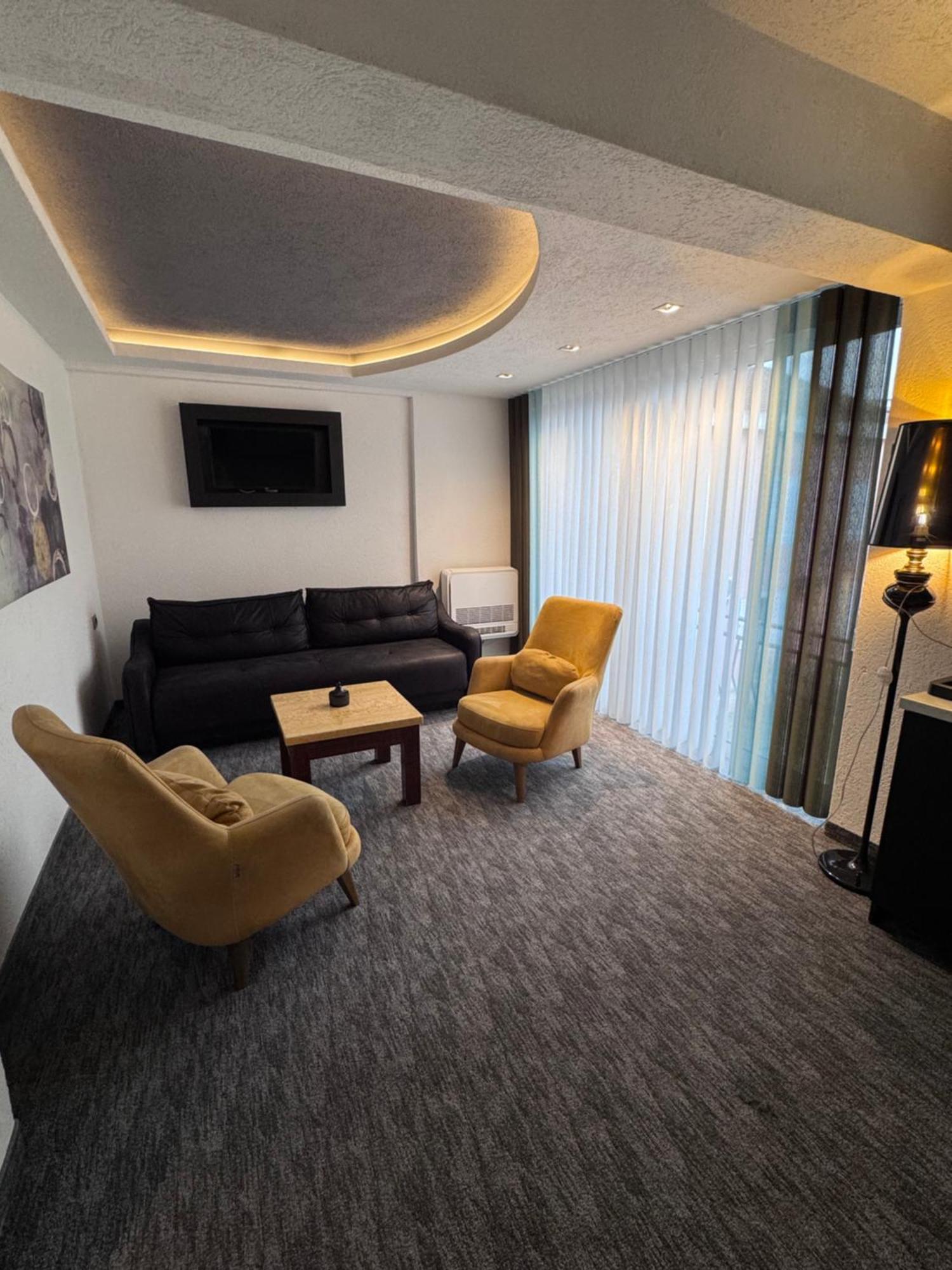 Hotel Ideall Podgorica Buitenkant foto